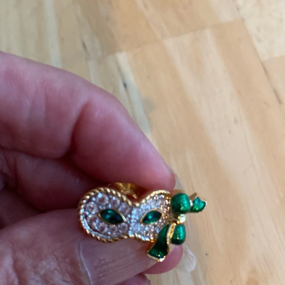 Beautiful genuine Swarovski clear & green crystal masquerade pin brooch. Stamped